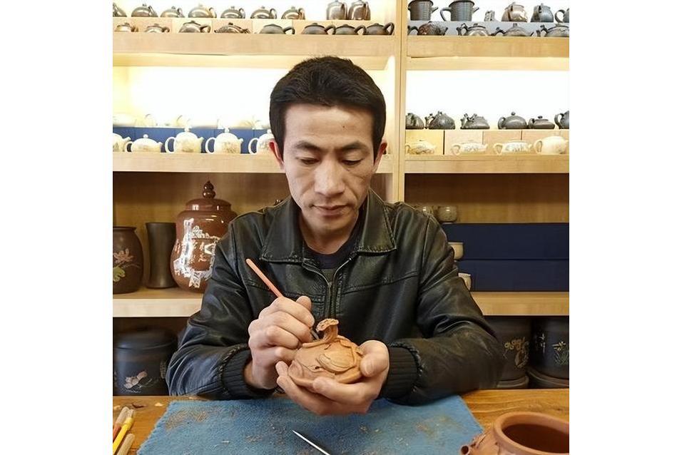 胡建國(國家高級陶瓷雕刻非遺傳承人) 胡建國(國家高級陶瓷雕刻非遺傳承人)