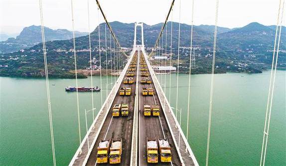 長江上游主跨最長懸索橋完成靜動載試驗