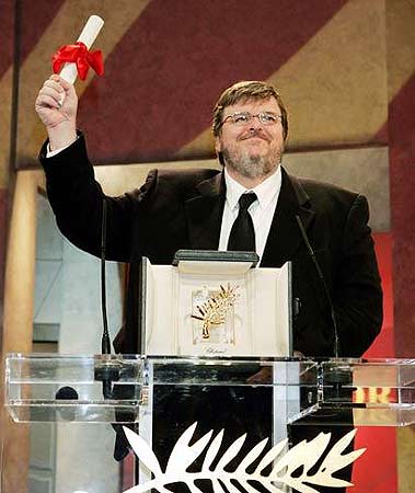 摩爾奪得第57屆法國坎城電影節的金棕櫚獎