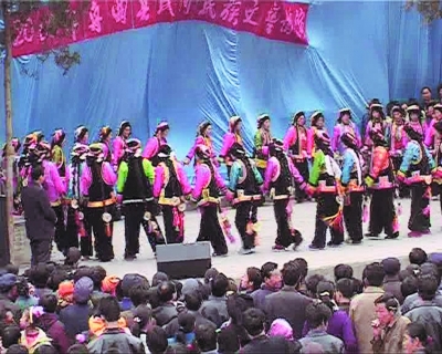 圖2 舟曲縣立節鄉民眾表演的“多地”舞