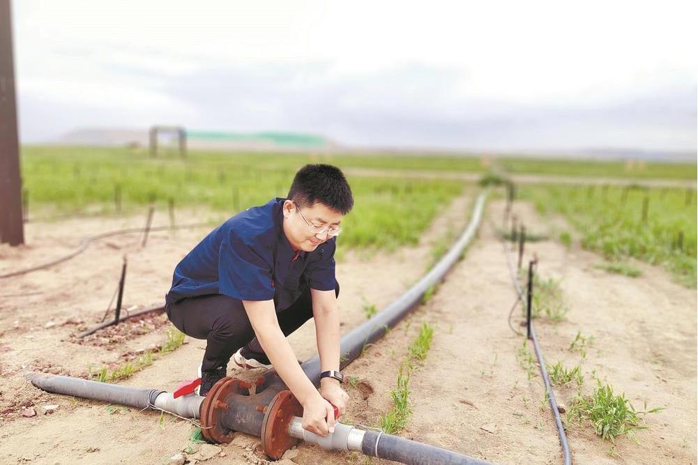 王禹(烏海市路天礦業有限責任公司機電隊隊長) 王禹(烏海市路天礦業有限責任公司機電隊隊長)