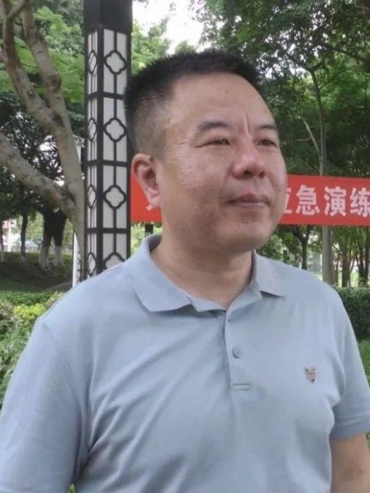黃曉東(漳州市南靖縣科學技術協會主席) 黃曉東(漳州市南靖縣科學技術協會主席)