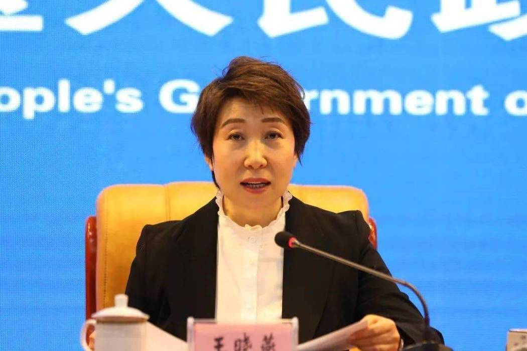 王曉燕(內蒙古電力(集團)有限責任公司黨委副書記、董事) 王曉燕(內蒙古電力(集團)有限責任公司黨委副書記、董事)