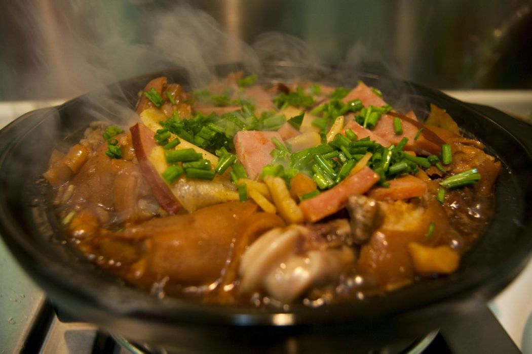 豬手煲仔飯 豬手煲仔飯
