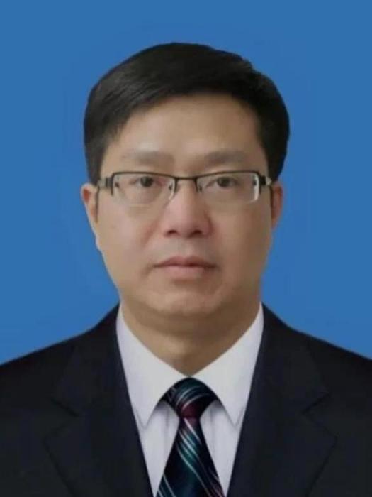 曾偉(中共道真自治縣委副書記、縣人民政府縣長) 曾偉(中共道真自治縣委副書記、縣人民政府縣長)