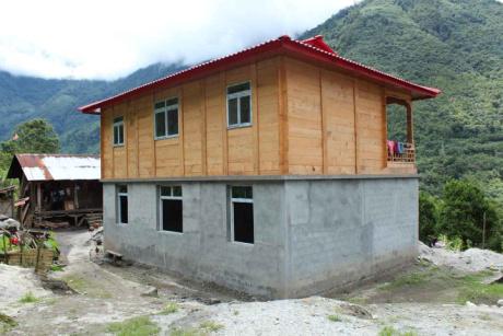 2015年6月時正在建設中的德果村安居工程房建一角