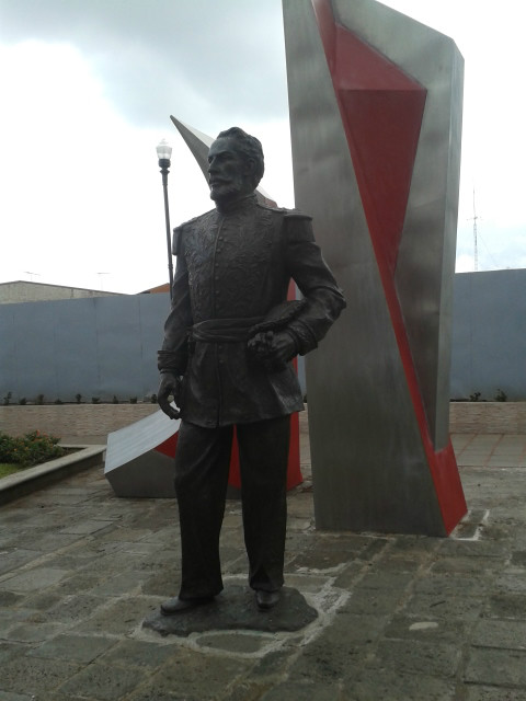 瓜迪亞的雕像（阿拉胡埃拉）
