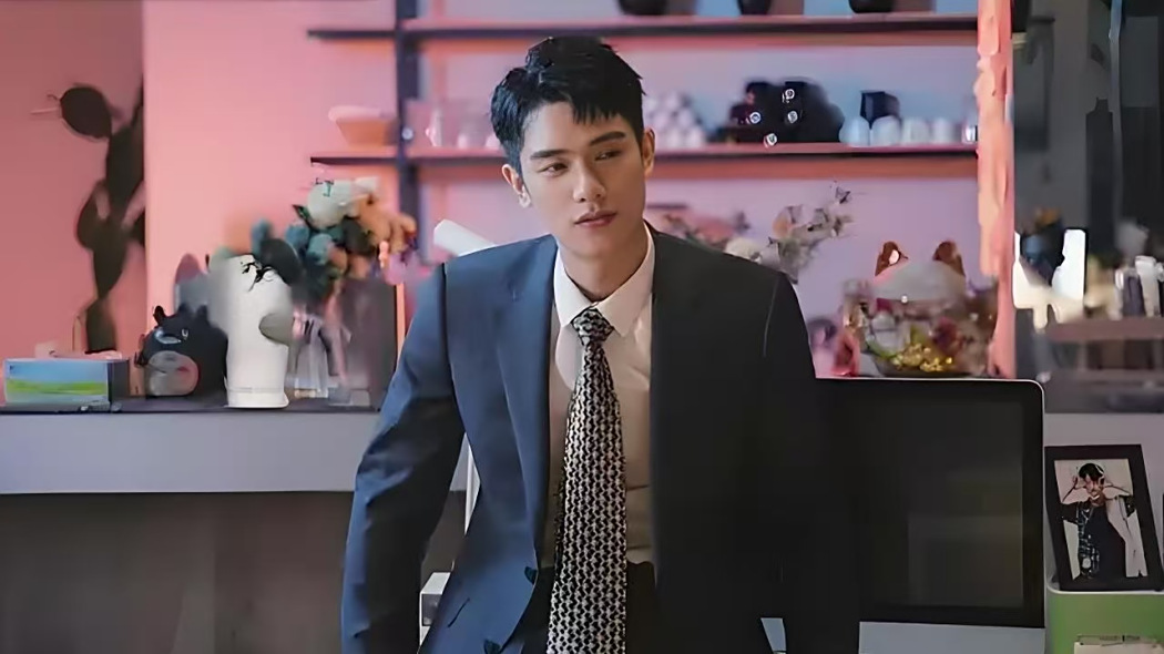 李溯(職場輕喜劇《本宮今天不加班》中的角色) 李溯(職場輕喜劇《本宮今天不加班》中的角色)