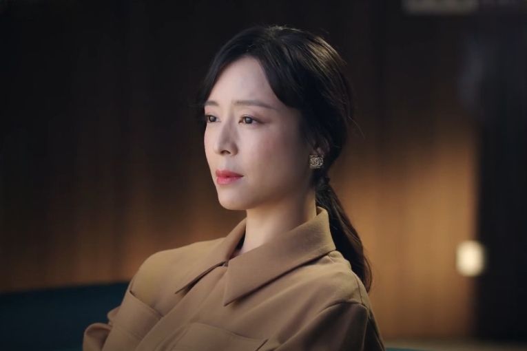 艾英(電視劇《她的城》中的女配角) 艾英(電視劇《她的城》中的女配角)
