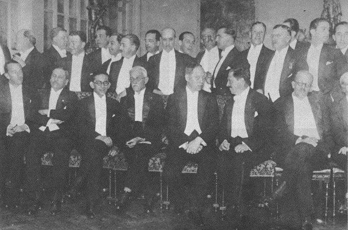 奧拉亞·埃雷拉總統和他的內閣成員