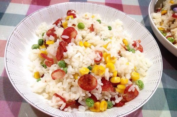 烤腸炒飯 烤腸炒飯