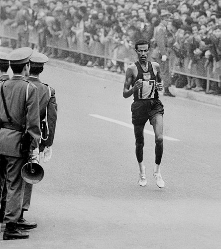 Abebe Bikila--東京奧運會馬拉松比賽金牌