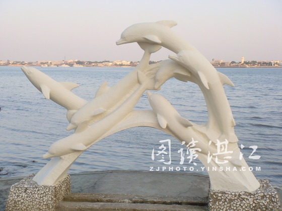 霞山觀海長廊的海豚雕塑