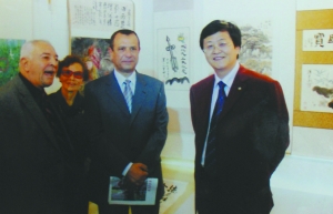 於守洋在埃及首都開羅舉辦的中國書畫名家藝術精品世界巡迴展中