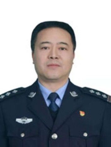 劉劍(江西省吉安市公安局黨委委員、交通警察支隊黨委書記、支隊長、二級高級警長) 劉劍(江西省吉安市公安局黨委委員、交通警察支隊黨委書記、支隊長、二級高級警長)