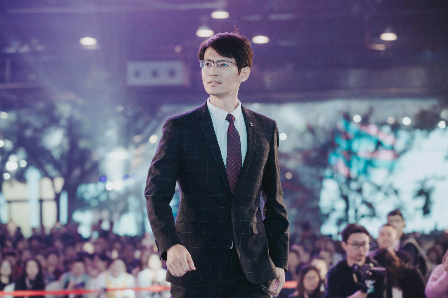吳玉明(邁巴克集團總經理、中國新零售集團CEO) 吳玉明(邁巴克集團總經理、中國新零售集團CEO)