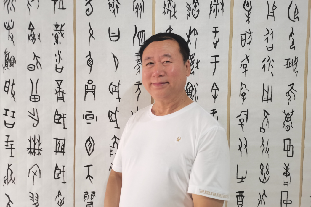 朱昱臻(英國皇家藝術研究院榮譽院士、客座教授,一級美術師) 朱昱臻(英國皇家藝術研究院榮譽院士、客座教授,一級美術師)