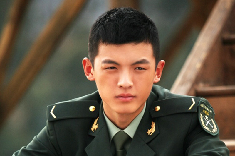 左輪(軍旅電視劇《麻辣女兵》的男主角) 左輪(軍旅電視劇《麻辣女兵》的男主角)