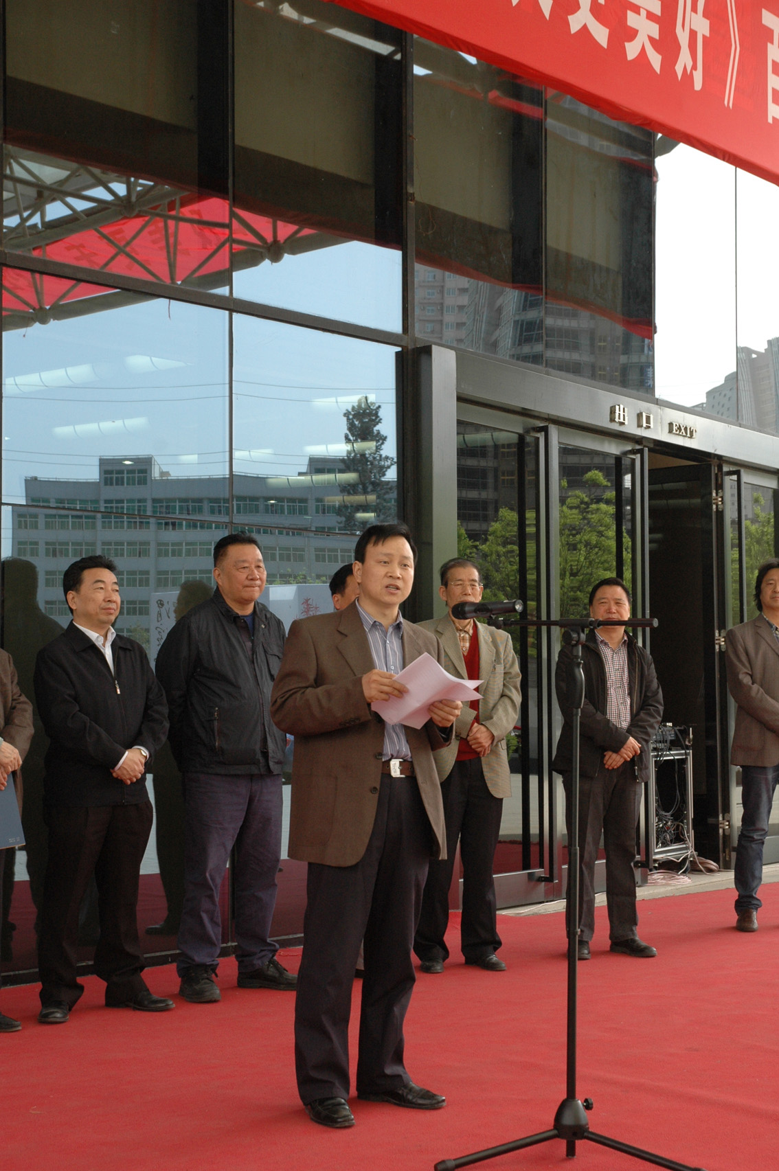 陝西省美術博物館開幕式上畫家郭永潔在致辭