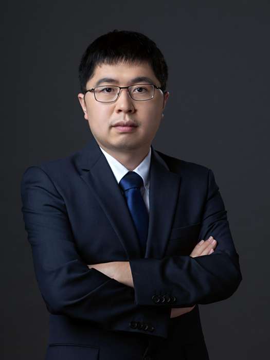 周春華(電子科技大學教授,工學博士,微電子學與固體電子學專家) 周春華(電子科技大學教授,工學博士,微電子學與固體電子學專家)