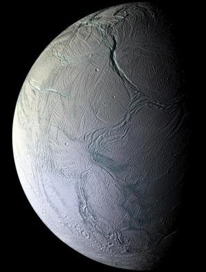 “卡西尼”探測器觀測到土衛二處於騷動狀態