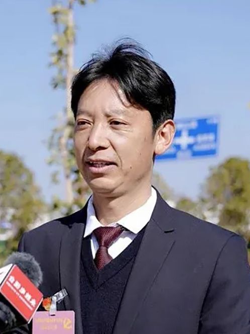 劉玉祥(雲南省麗江市永勝縣程海鎮黨委副書記、鎮長) 劉玉祥(雲南省麗江市永勝縣程海鎮黨委副書記、鎮長)