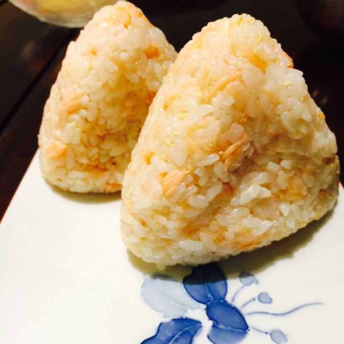 鹽鮭飯糰 鹽鮭飯糰