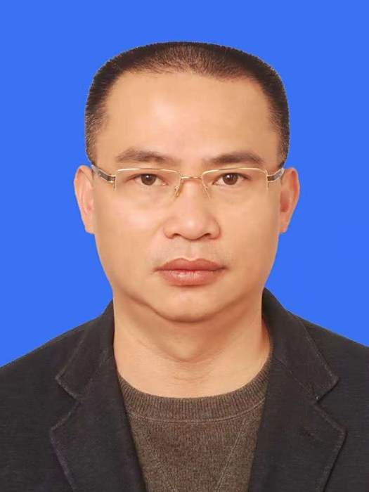 劉耀貴(福建省第十四屆人大代表,企業家) 劉耀貴(福建省第十四屆人大代表,企業家)