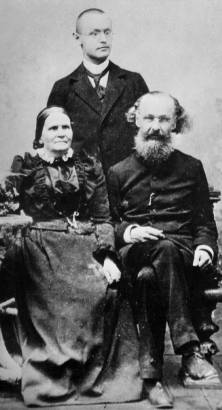 赫爾曼·黑塞和他的父母，1899年