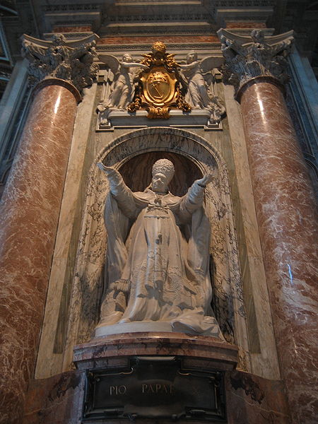 聖彼得大堂庇護十世聖像