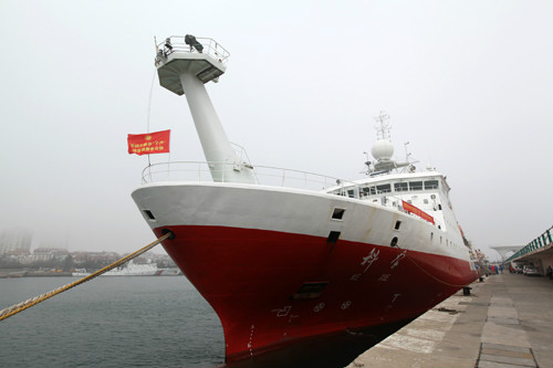 “科學”號海洋科考察船在青島首航