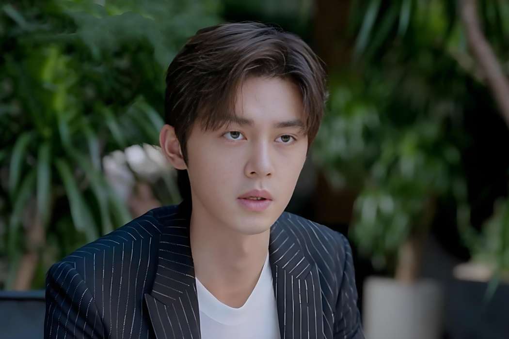 李恩(《另一種藍》中謝彬彬飾演的角色) 李恩(《另一種藍》中謝彬彬飾演的角色)