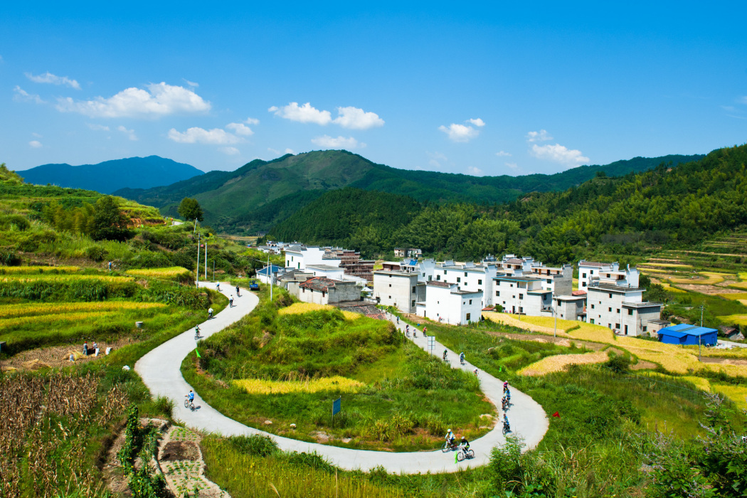 長田村(廣西壯族自治區桂林市興安縣崔家鄉下轄村) 長田村(廣西壯族自治區桂林市興安縣崔家鄉下轄村)