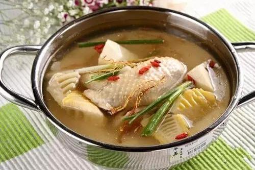 鮮筍雞湯 鮮筍雞湯