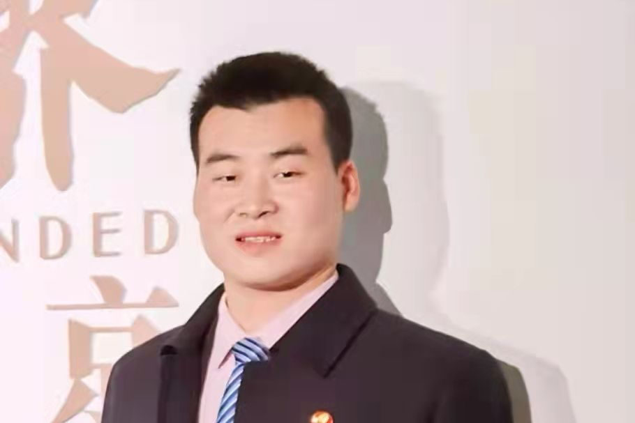 葛星(陝西省慈善書畫研究會研究員)