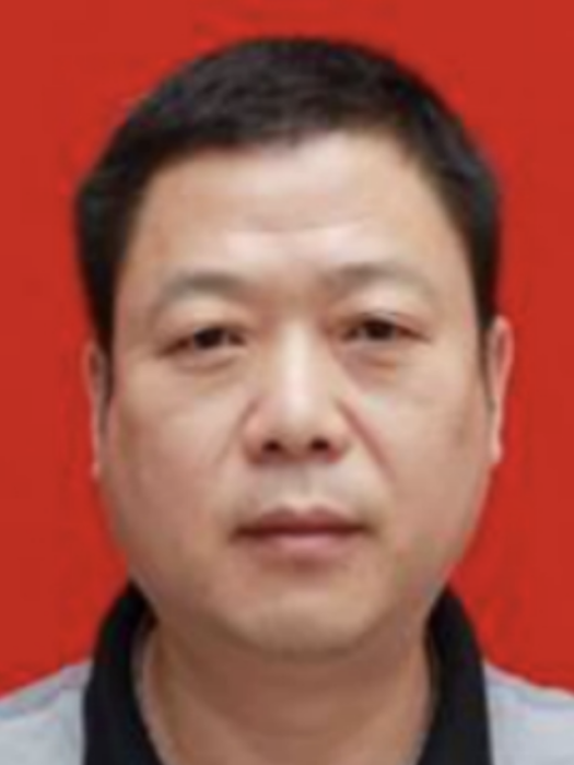 李國育(益陽市自然資源和規劃局黨組成員、副局長) 李國育(益陽市自然資源和規劃局黨組成員、副局長)