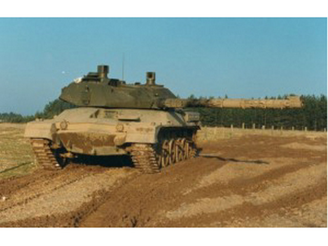 奇伏坦900主戰坦克樣車