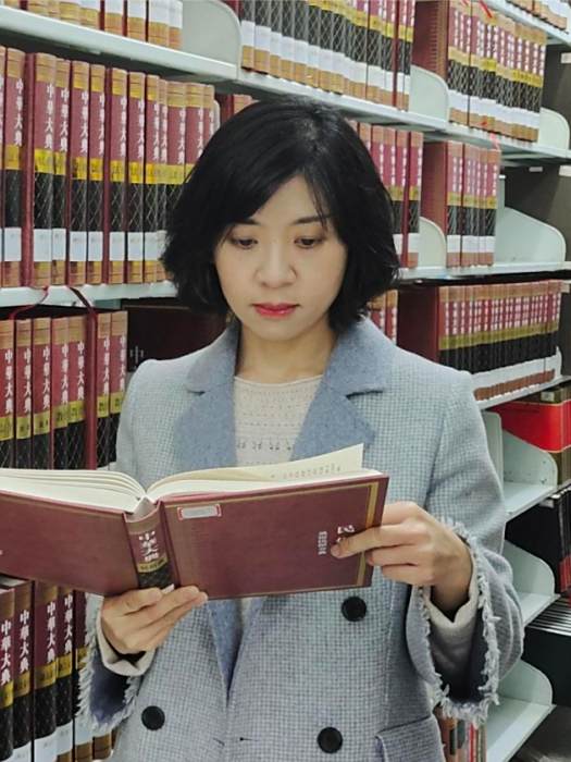 羅天(第十四屆全國人大代表,廣西壯族自治區桂林圖書館副研究館員) 羅天(第十四屆全國人大代表,廣西壯族自治區桂林圖書館副研究館員)