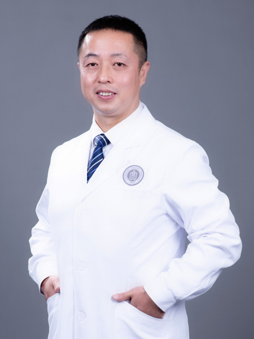 李新(重慶北部寬仁醫院泌尿疾病科副主任醫師) 李新(重慶北部寬仁醫院泌尿疾病科副主任醫師)