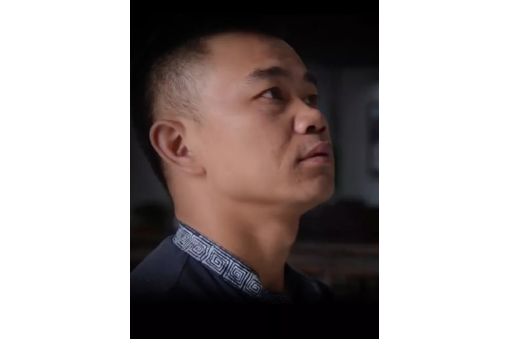 王國春(第一批鄉村工匠名師、丹寨縣國春銀飾有限責任公司創辦人,州級非物質文化遺產傳承人) 王國春(第一批鄉村工匠名師、丹寨縣國春銀飾有限責任公司創辦人,州級非物質文化遺產傳承人)