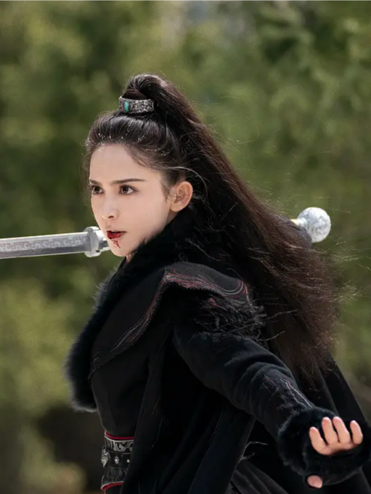 夢雲(奇幻動作片《傳說》中的角色,由古力娜扎飾演) 夢雲(奇幻動作片《傳說》中的角色,由古力娜扎飾演)