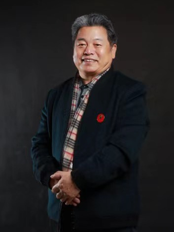 張學傑(威海市詩歌協會主席) 張學傑(威海市詩歌協會主席)