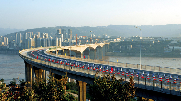 魚洞長江大橋限速60千米/小時