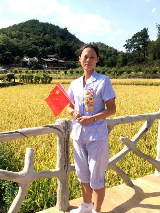熊曉梅(第十四屆全國人大代表,江西九江鑫城紡織有限公司職工) 熊曉梅(第十四屆全國人大代表,江西九江鑫城紡織有限公司職工)
