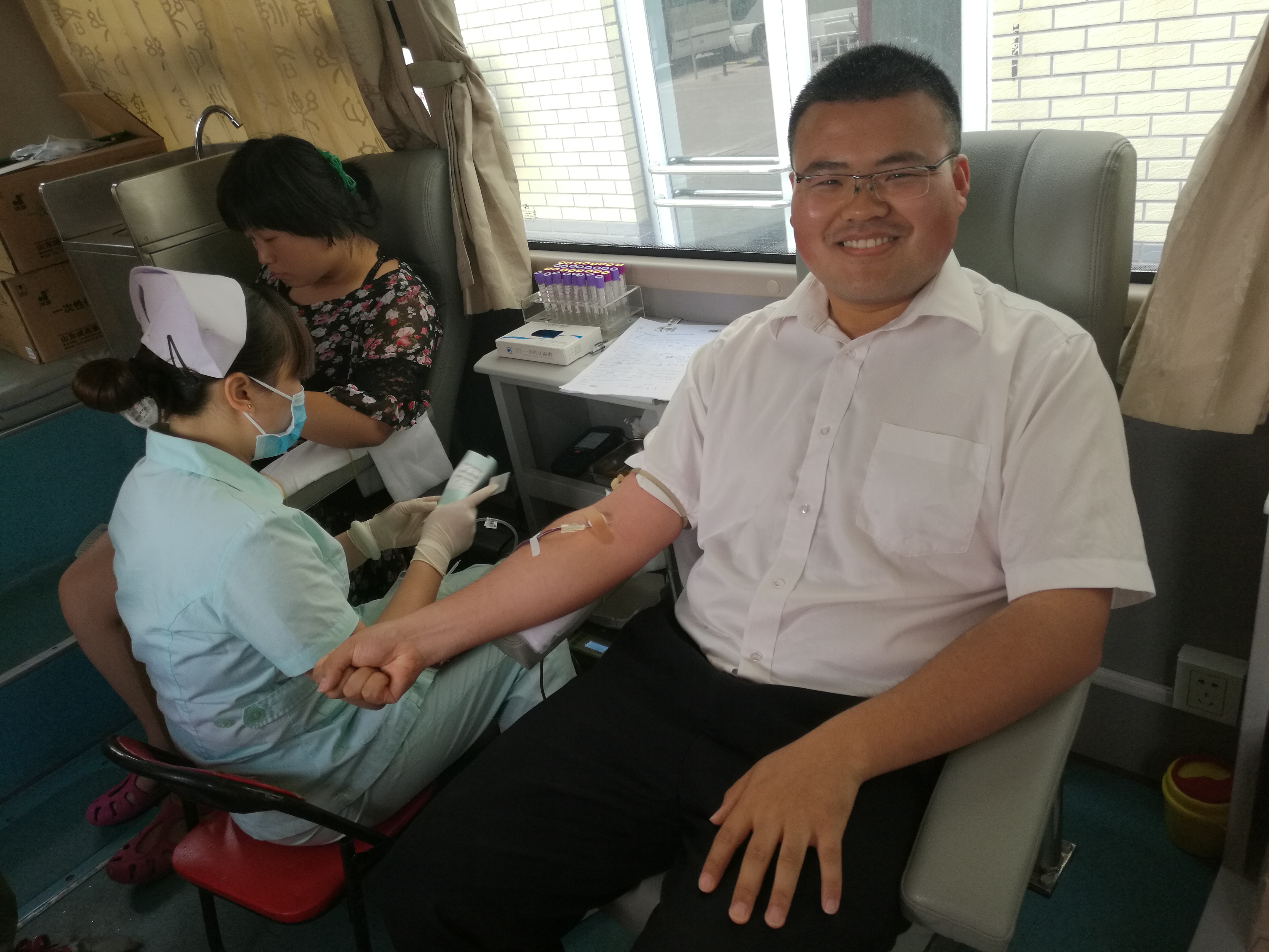 2017年6月王震南帶領北京聯東U谷職工參與無償獻血
