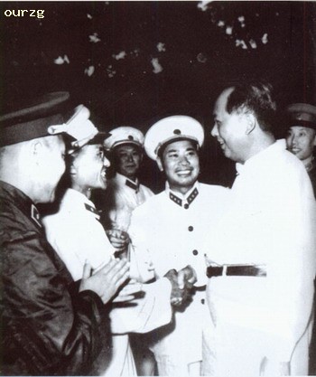 毛澤東與李耀文、楊得志等將軍在一起