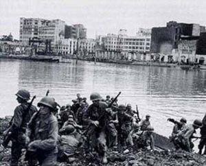 美軍第37步兵師渡過馬尼拉市內巴石河