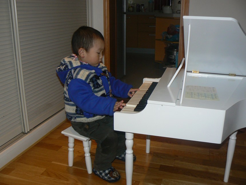 5歲以下兒童不宜學鋼琴