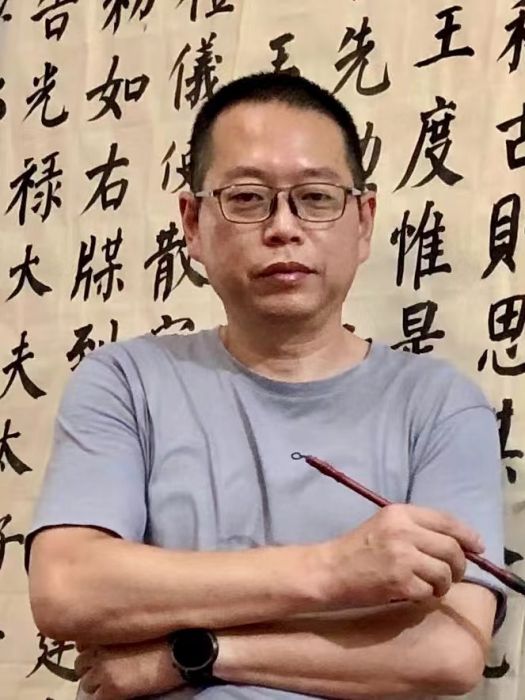 何曉人 何曉人