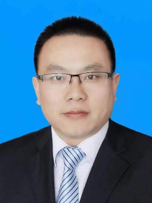 張曉波(新疆維吾爾自治區塔城地區額敏縣委常委、政府常務副縣長) 張曉波(新疆維吾爾自治區塔城地區額敏縣委常委、政府常務副縣長)